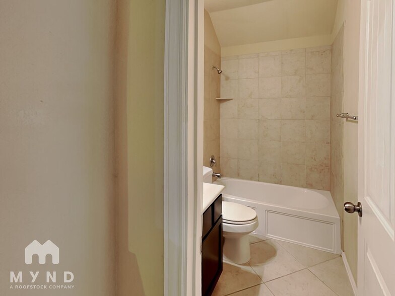 Building Photo - 5813 Valley Haven Way