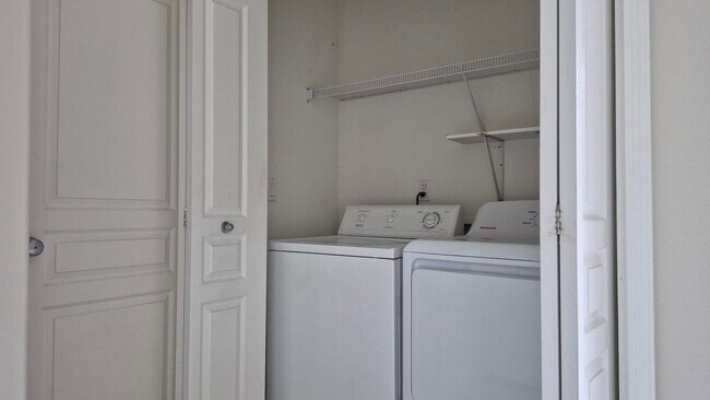 Building Photo - 3 Bedroom 2.5 Bath Town-Home in Gresham ne...