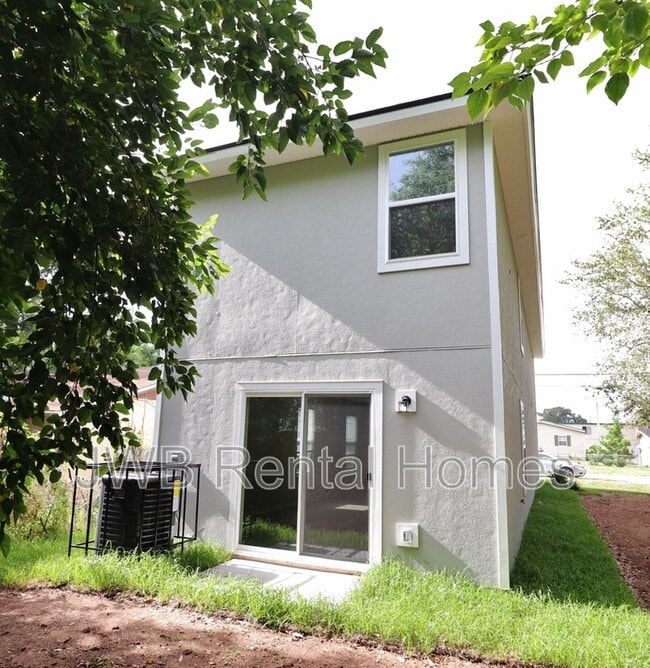 Building Photo - 8513 Berry Ave
