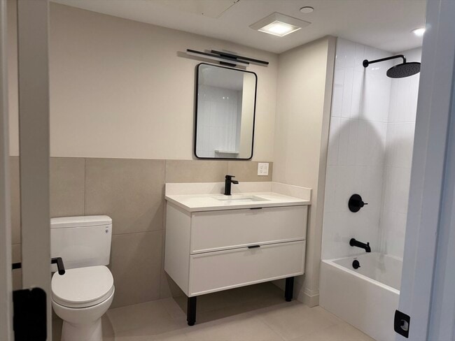 Building Photo - 100 Lincoln St