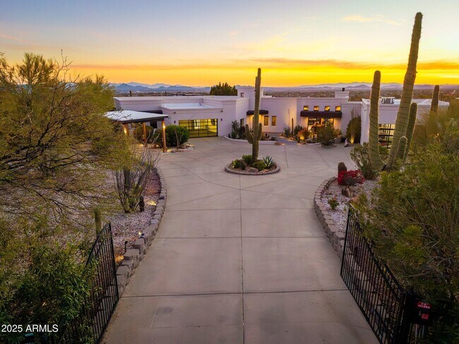 Building Photo - 9525 E Buckskin Trail