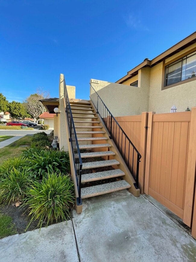 Building Photo - Updated Parkside Condo with Large Deck!