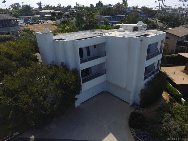Building Photo - 1618 Haydn Dr