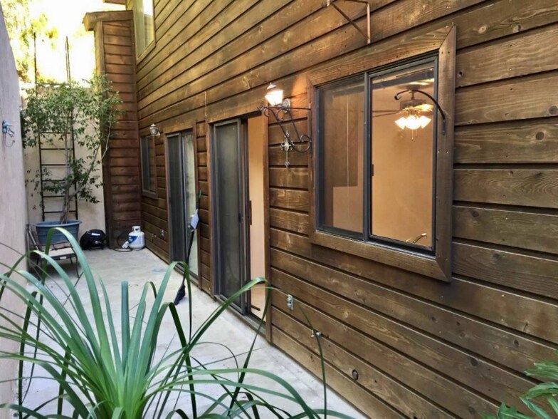 Building Photo - 804 Torrance St