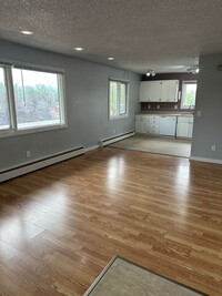 Building Photo - Heat Included! Heated Storage, 2 Bedroom/1...