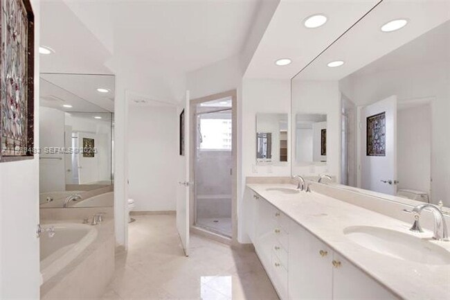 Building Photo - 799 Crandon Blvd