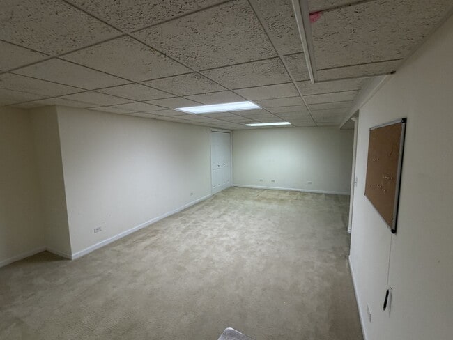 Building Photo - 575 Capital Ln