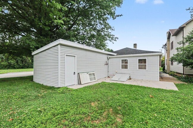 Building Photo - 80 2nd St
