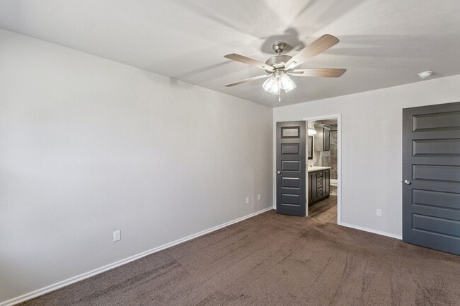 Building Photo - Beautiful 3 Bedroom, 2 Bath Home Close to Choctaw