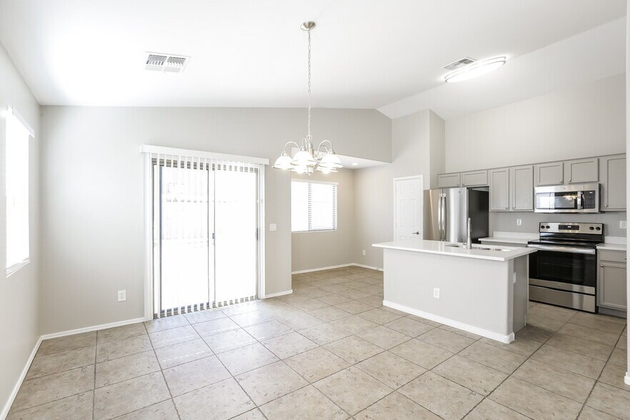 Building Photo - 3129 W Sunland Ave