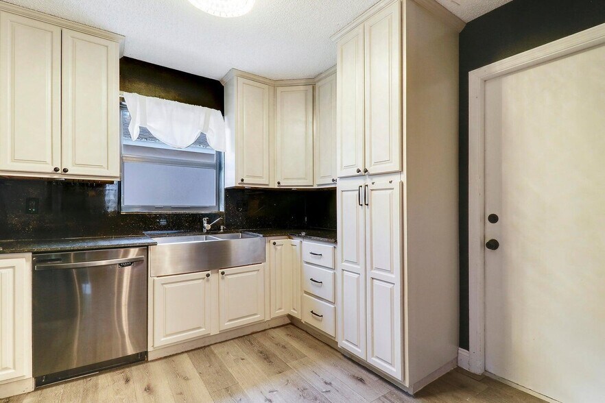 Building Photo - 5117 Arbor Glen Cir
