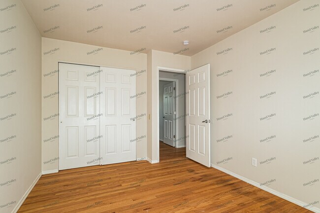 Building Photo - 2740 Radcliffe Dr