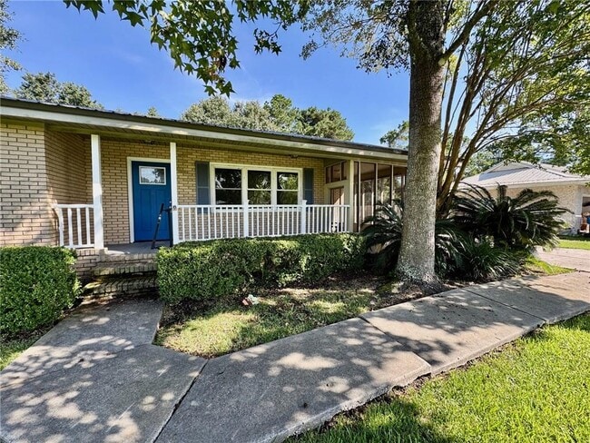Building Photo - 107 S Lake Dr