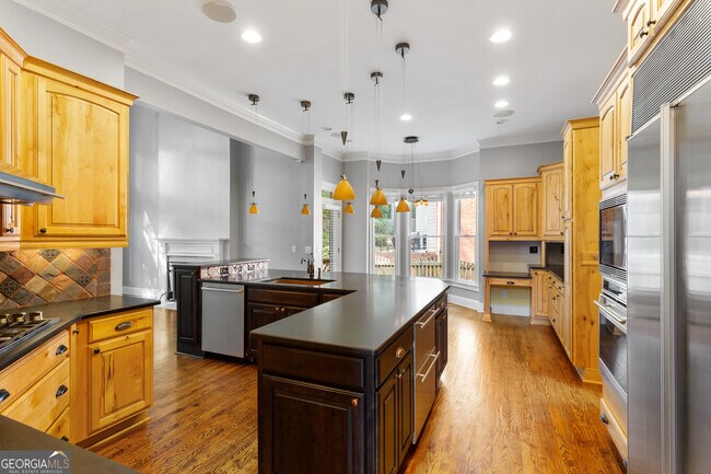 Building Photo - 2456 Tyne Terrace SE