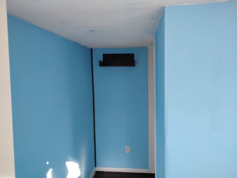 Building Photo - 213 Pleasant St