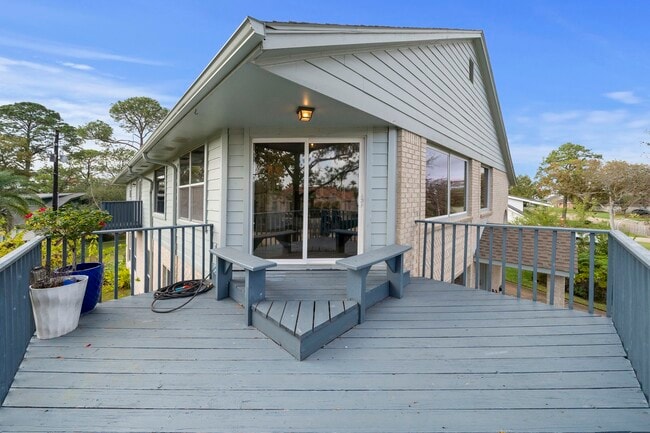 Building Photo - 2523 Baycrest Dr
