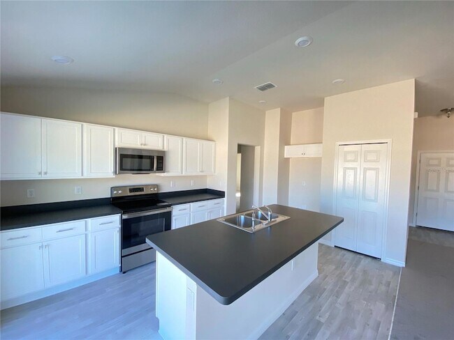 Building Photo - 361 Marion Oaks Manor