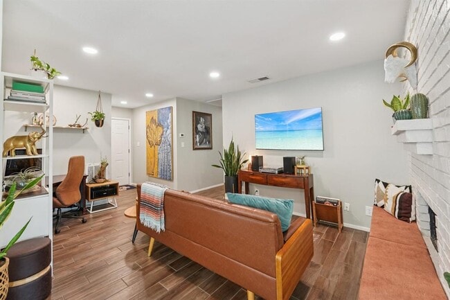 Building Photo - 1213 S Trace Dr