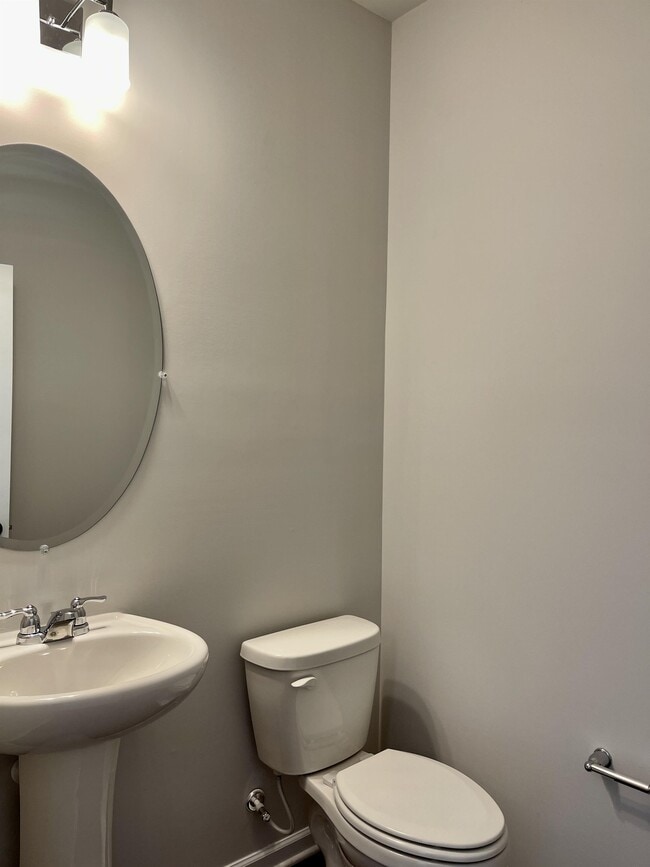 Building Photo - 5899 Wheeler Ridge Rd