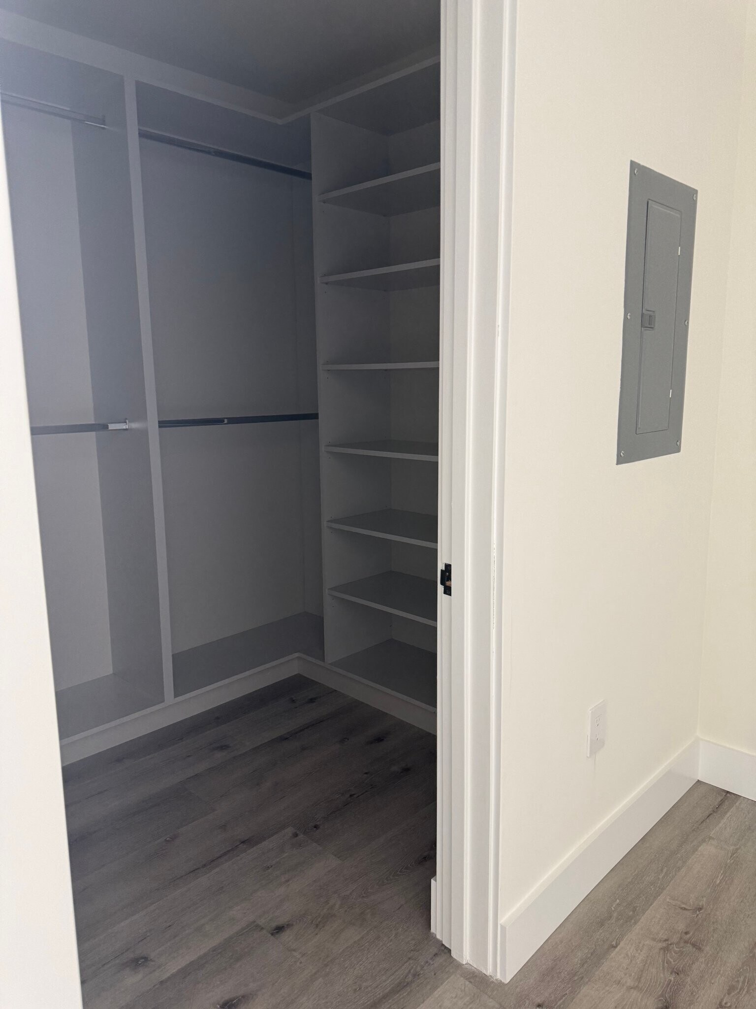 Building Photo - 5923 Laurel Canyon Blvd