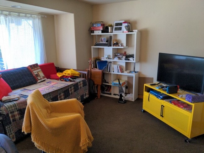 Building Photo - 301 7th St