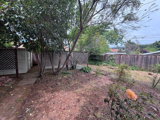 Building Photo - CUPERTINO-charming Eichler house for rent in the heart of Cupertino