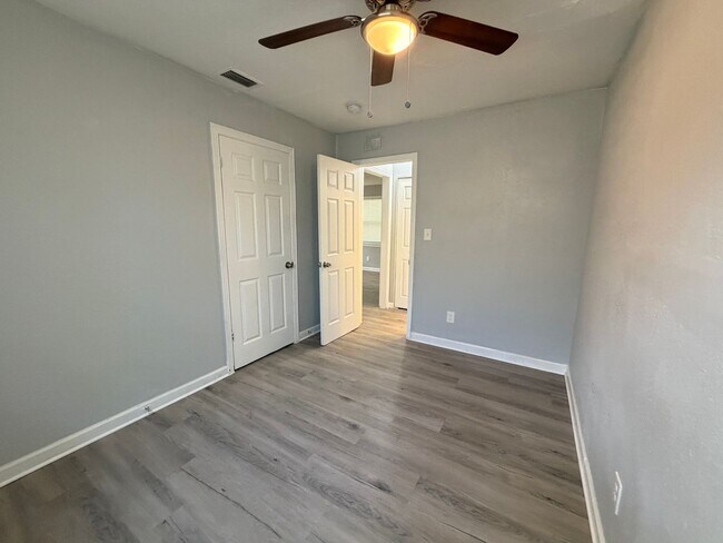 Building Photo - Welcome to St. Petersburg!!!