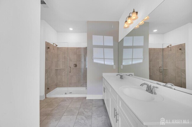 Building Photo - 617 Marion Ln