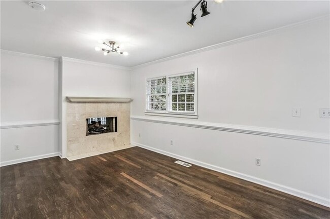 Building Photo - 2581 Sharondale Dr NE