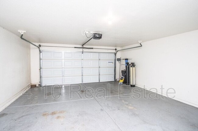 Building Photo - 16221 S 34th Way