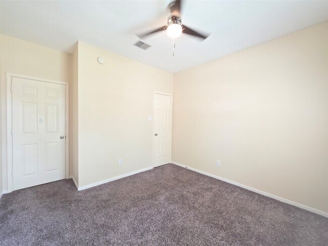 Building Photo - 9630 Green Valley Ln