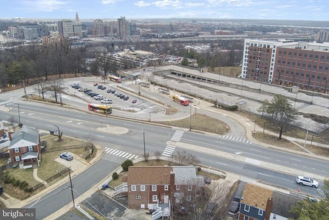 Building Photo - 5816 N Kings Hwy