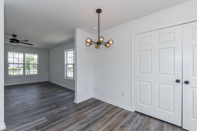 Building Photo - Beautiful Updated Home!