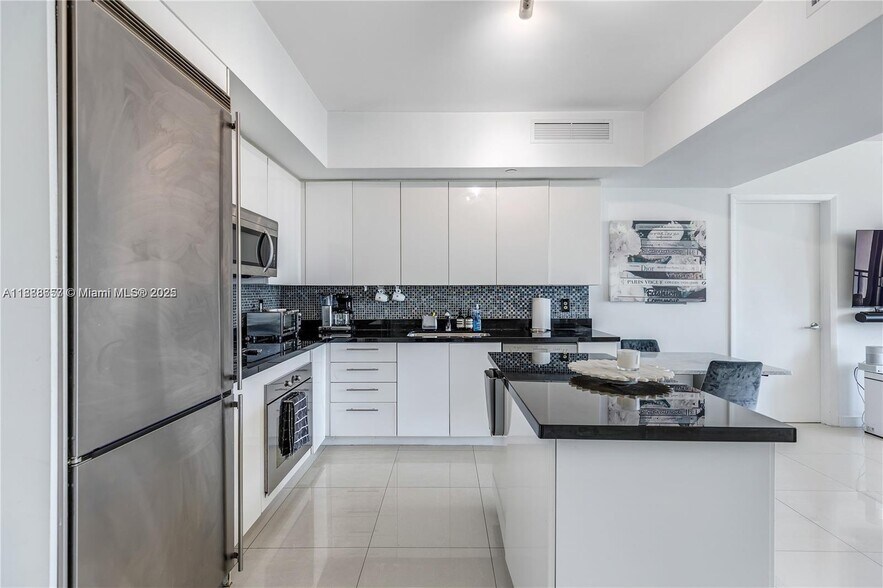 Building Photo - 92 SW 3rd St