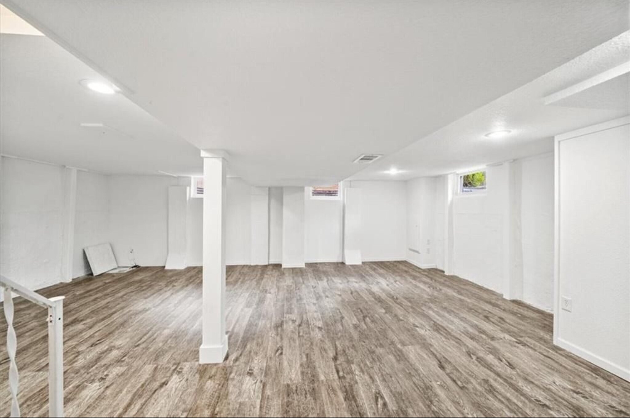 Building Photo - 3306 W 71st Ter