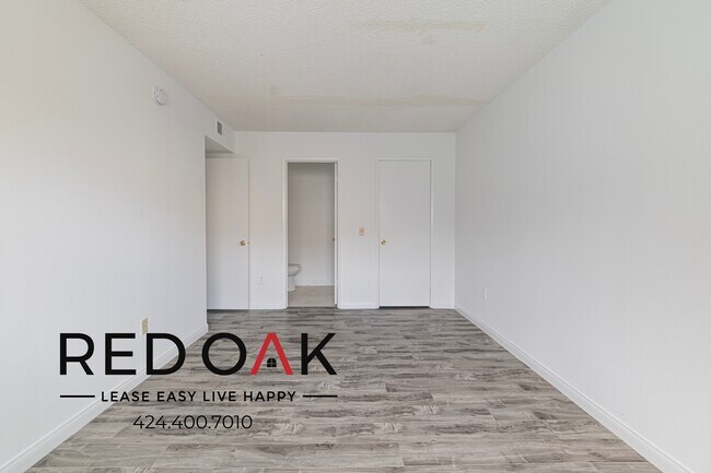 Building Photo - 1341 W 37th Pl