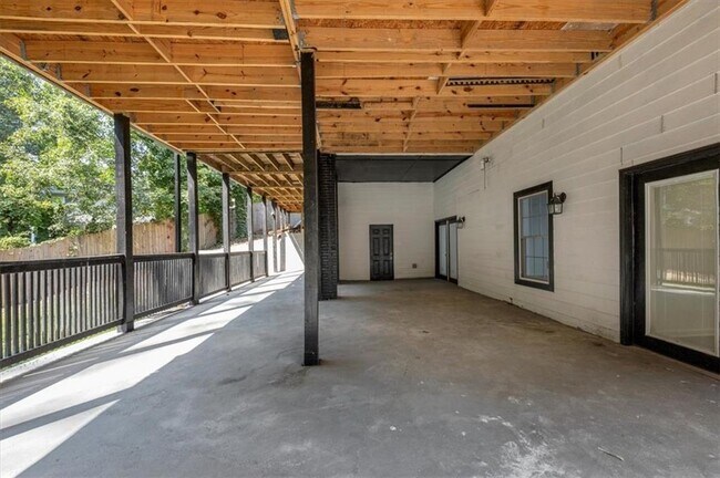 Building Photo - 172 Oak Forest Dr