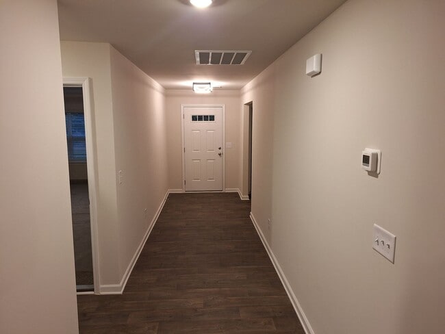 Building Photo - Newer Three Bedroom Home in Elgin SC!