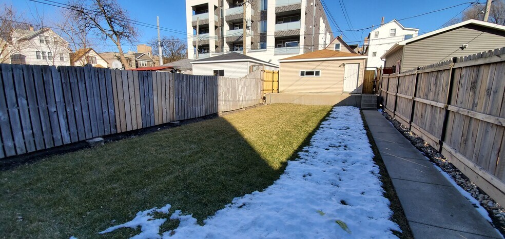 Yard and Garage - 1649 N Sawyer Ave
