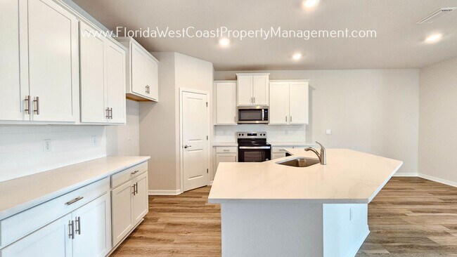 Building Photo - BRAND NEW! OUTSTANDING 3 BED/2 BATH VILLA ...