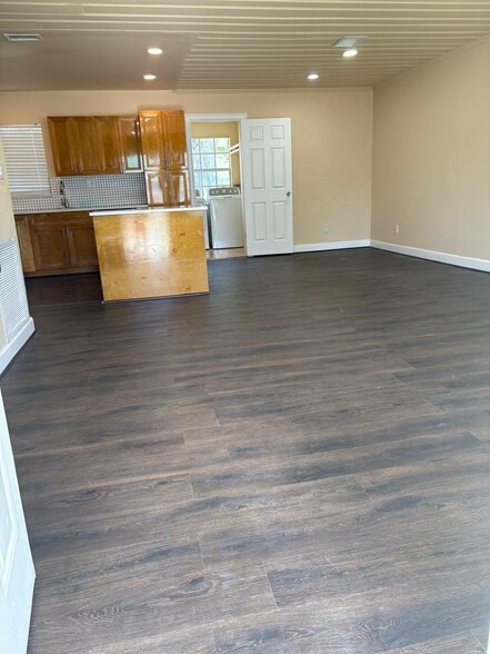 Building Photo - 2205 A E Isaacs Ave