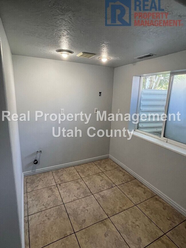 Building Photo - Spanish Fork Home