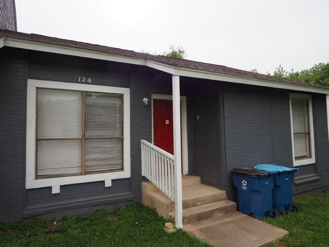 Building Photo - 124 Hillside Dr