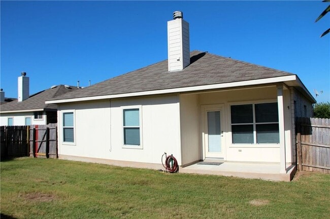 Building Photo - 141 Poplarwood Dr