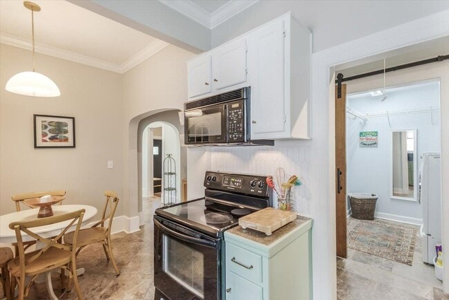 Building Photo - 4041 Pine Hill Dr