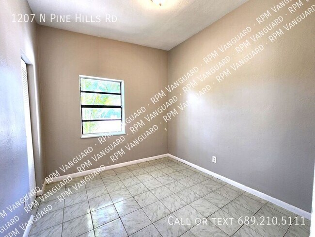 Building Photo - 1207 N Pine Hills Rd