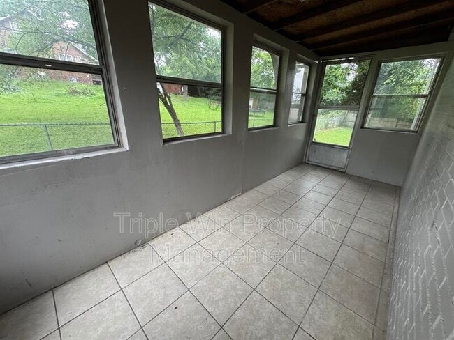 Building Photo - 2139 Kappel Dr