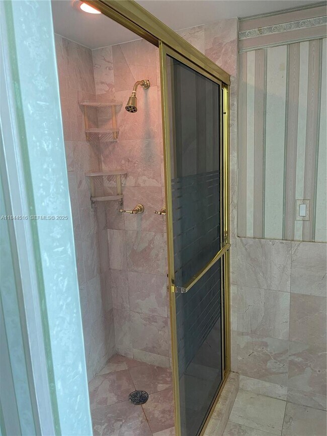 Building Photo - 5025 Collins Ave