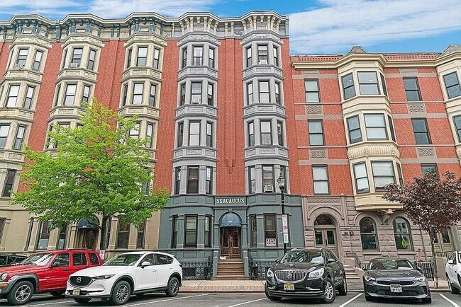 Building Photo - 807 Washington St
