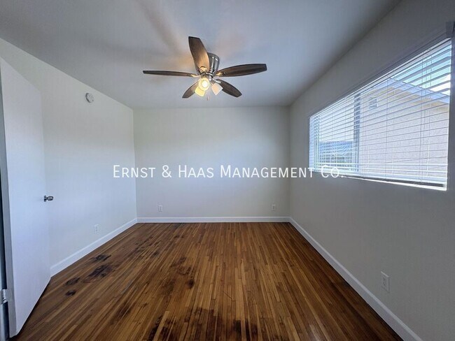 Building Photo - 230 E Hullett St